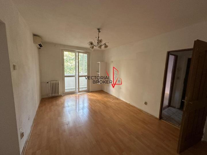 Titan Apartament 2 camere, et.1/4, liber, bloc caramida, Titan Potcoava